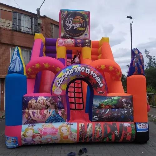 Tobogán inflable fabricado por Golden Inflables